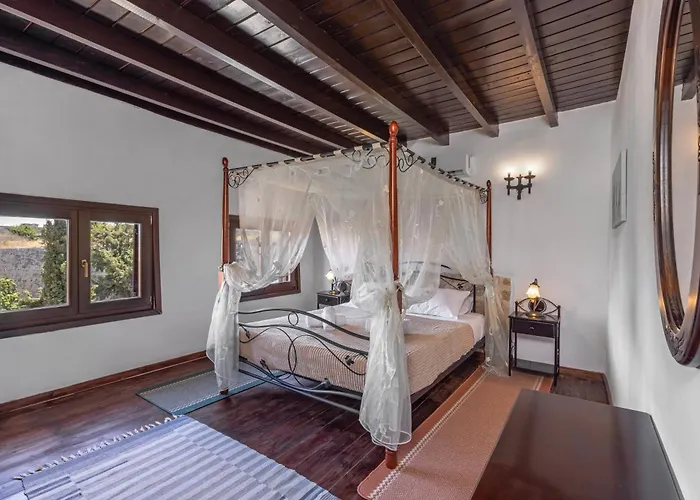 Πανσιόν Saint Michel Boutique 3*