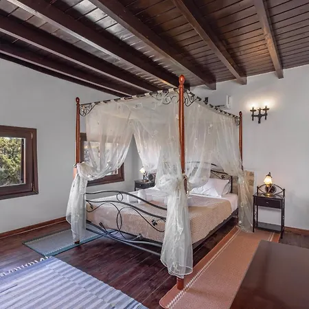 Πανσιόν Saint Michel Boutique 3*